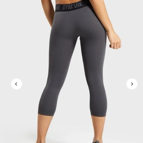 Gymshark Women's Black and Gray Fit cropped seamless Leggings size small EUC - Picture 2 of 6